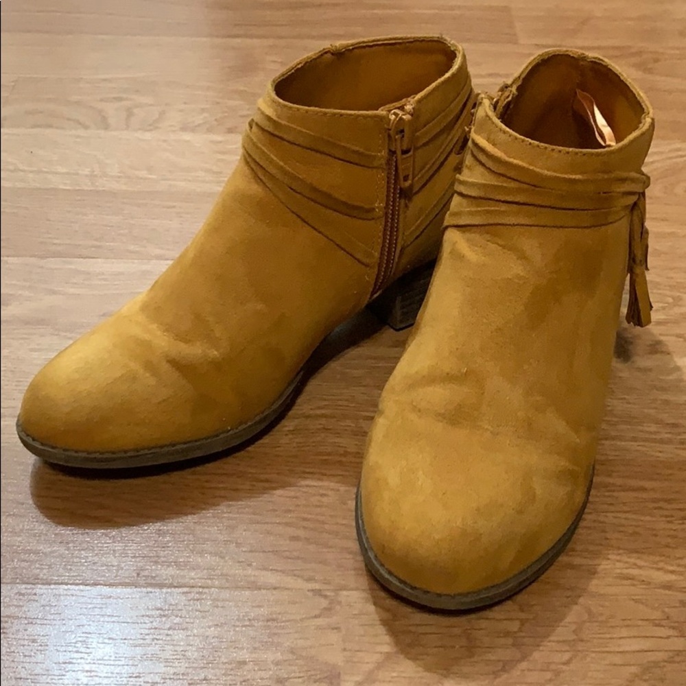 Girls mustard booties